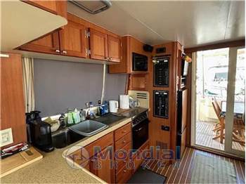 Mainship 400 trawler