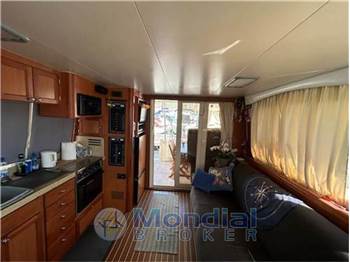 Mainship 400 trawler