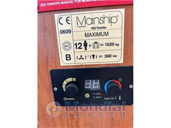 Mainship 400 trawler