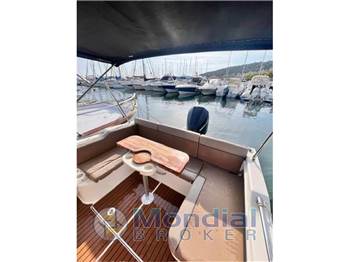 Quicksilver Activ 755 sundeck