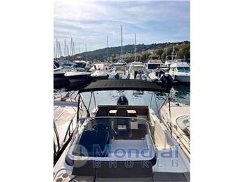 Quicksilver Activ 755 sundeck