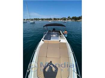 Quicksilver Activ 755 sundeck