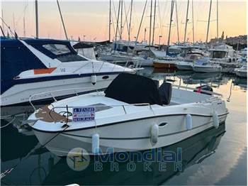 Quicksilver Activ 755 sundeck