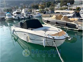 Quicksilver Activ 755 sundeck