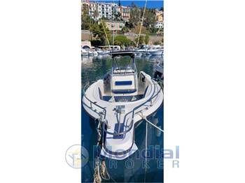 Pursuit 2670 center console