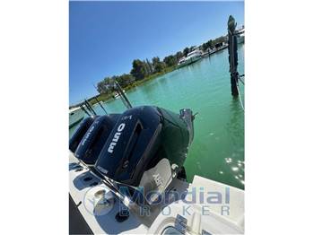 BOSTON WHALER 370 outrage