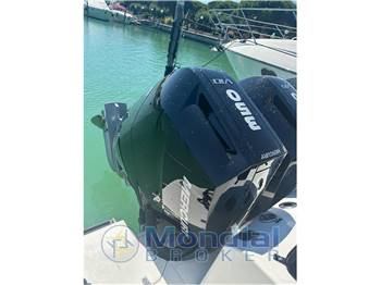 BOSTON WHALER 370 outrage