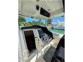 BOSTON WHALER 370 outrage