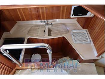 Azimut 46