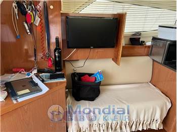 Sealine F 42.5