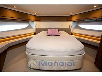 Princess Yachts F70