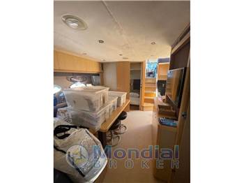 Princess Yachts V62