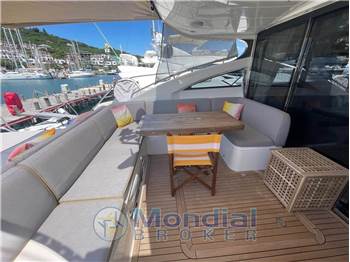Princess Yachts V62