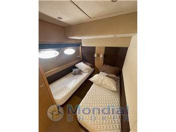 Princess Yachts V62