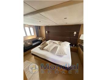 Princess Yachts V62