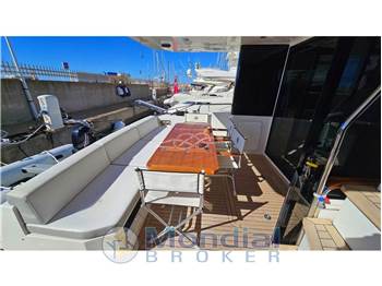 Sundeck Yachts 550