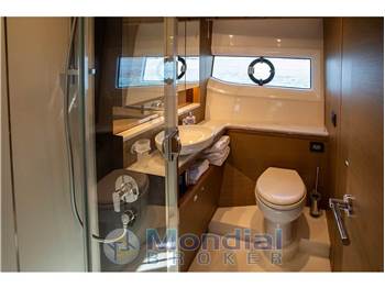Princess Yachts F70