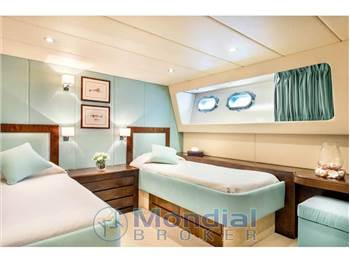 Spertini Alalunga 33 Charter