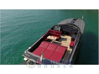 Magnum Marine 53