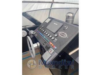 Magnum Marine 53