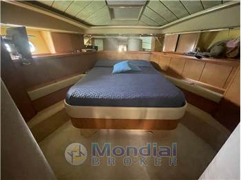 Ferretti 54