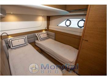 Princess Yachts F70