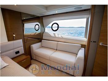 Princess Yachts F70