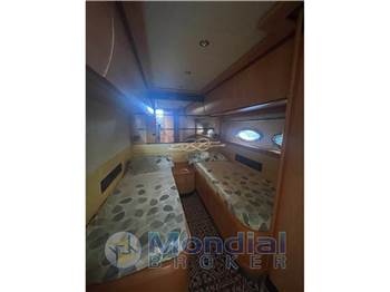 Pershing 76