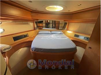 Pershing 76