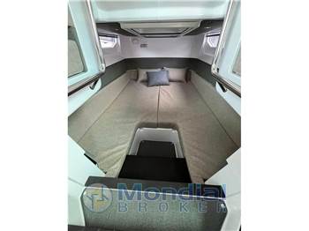 Axopar 37 XC Cross Cabin