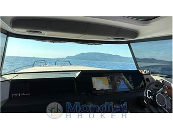 Axopar 37 XC Cross Cabin