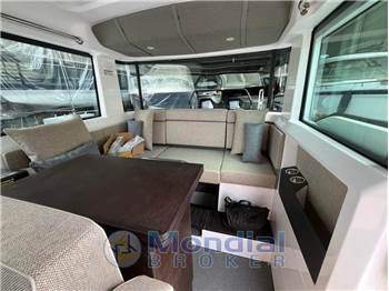 Axopar 37 XC Cross Cabin