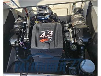 Sea Ray 210 OVERNIGHTER