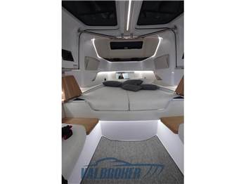 Axopar 37 XC Cross Cabin