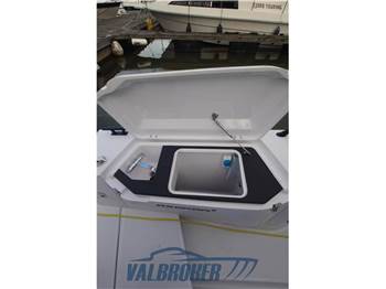 Axopar 37 XC Cross Cabin