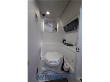 Axopar 37 XC Cross Cabin
