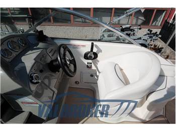 Sea Ray 255 DA Sundancer