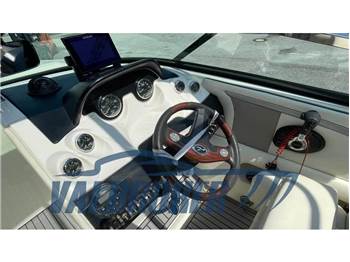 Sea Ray 250 SLX