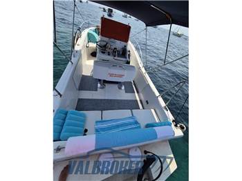 White Shark 205