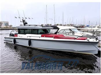 Axopar 37 XC Cross Cabin