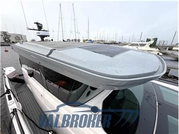Axopar 37 XC Cross Cabin
