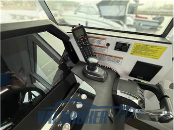 Axopar 37 XC Cross Cabin