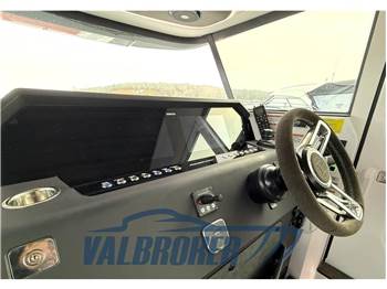 Axopar 37 XC Cross Cabin