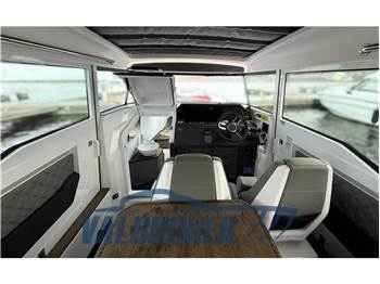 Axopar 37 XC Cross Cabin