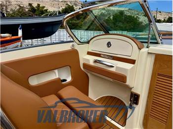 Chris Craft CORSAIR 27