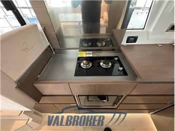 Sealine C335V