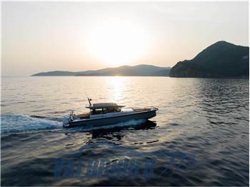 Axopar 37 XC Cross Cabin