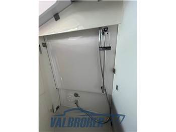 Axopar 37 XC Cross Cabin