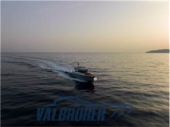 Axopar 37 XC Cross Cabin