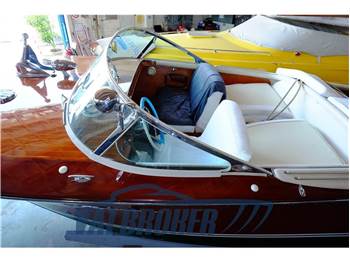 Riva Tritone